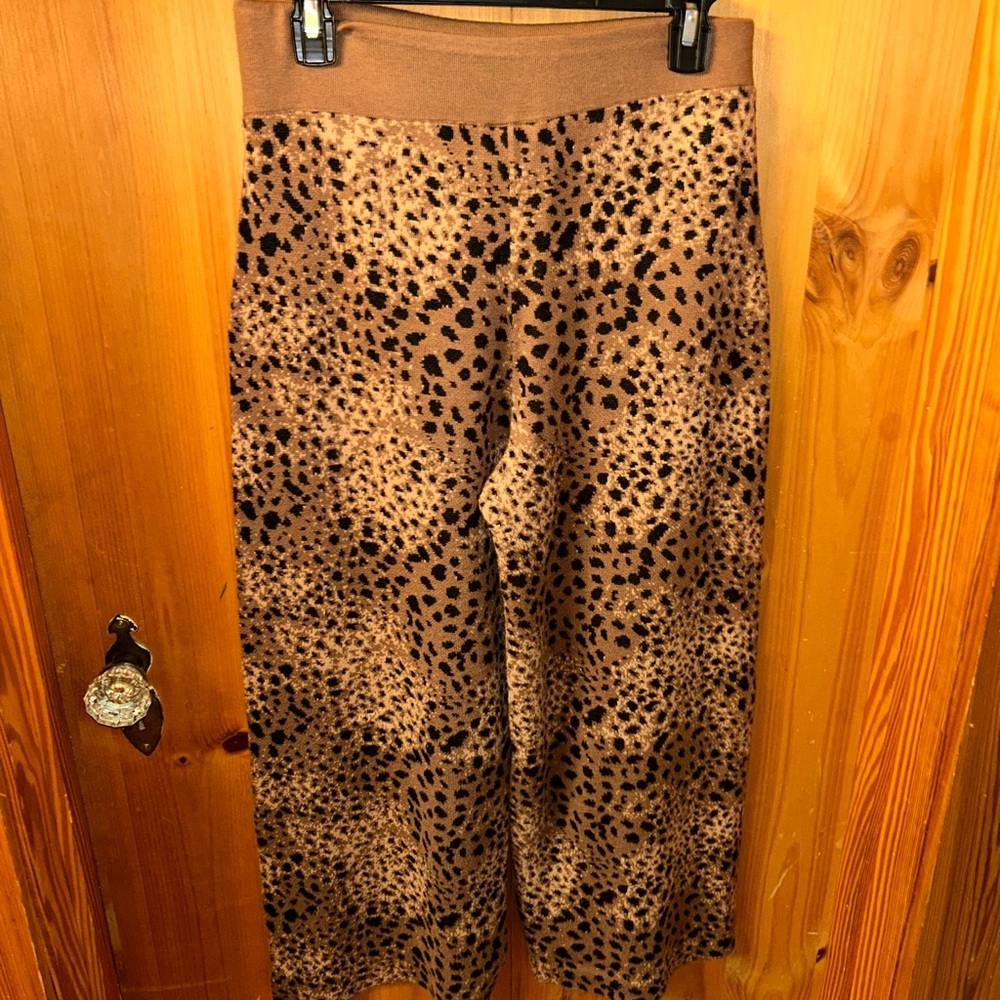 Ann Taylor Factory Leopard Print Cropped Pants